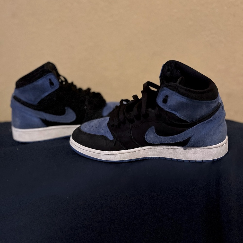 blue nike shoes